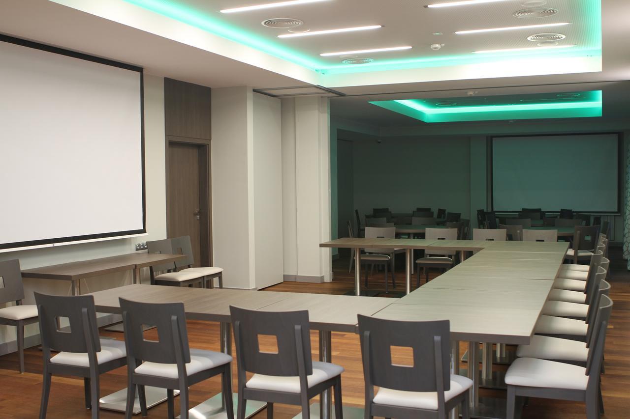 Hotel Kosma Kozmin Ngoại thất bức ảnh