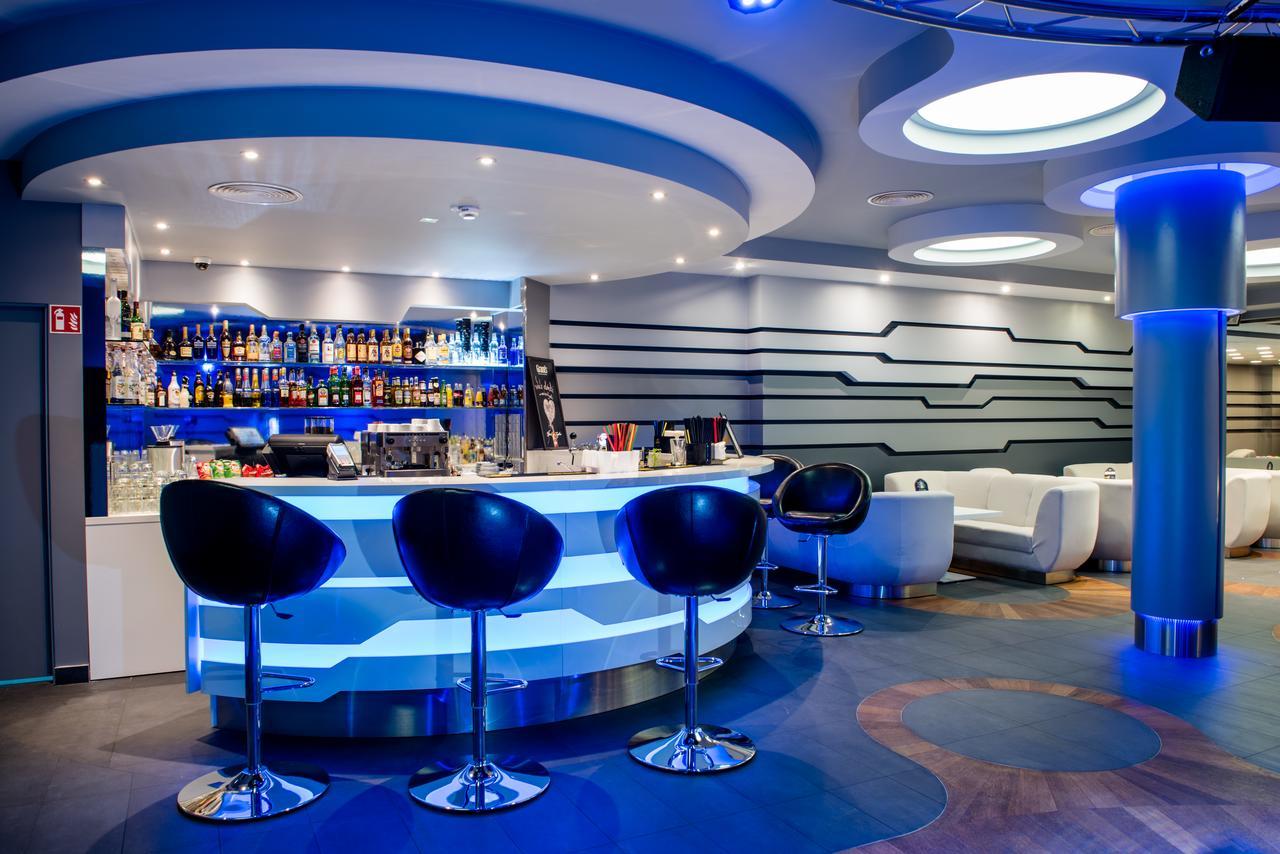 Hotel Kosma Kozmin Ngoại thất bức ảnh