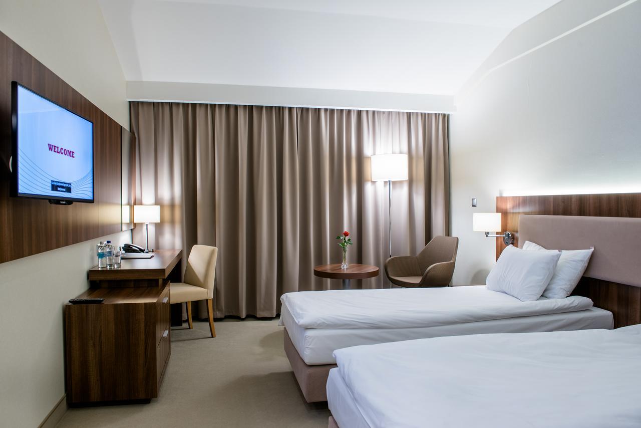 Hotel Kosma Kozmin Ngoại thất bức ảnh