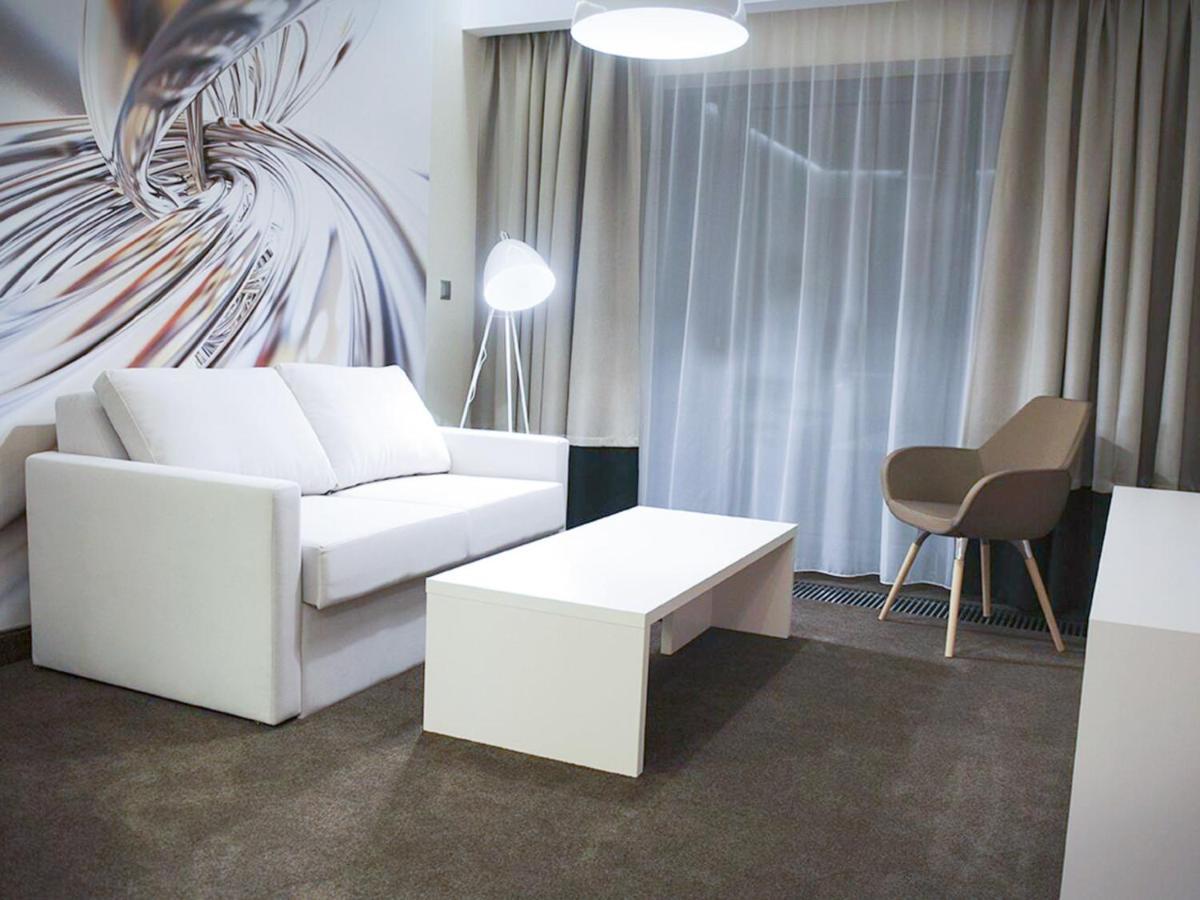 Hotel Kosma Kozmin Ngoại thất bức ảnh