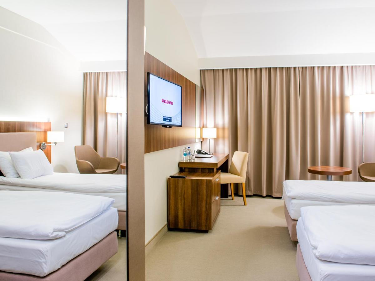 Hotel Kosma Kozmin Ngoại thất bức ảnh