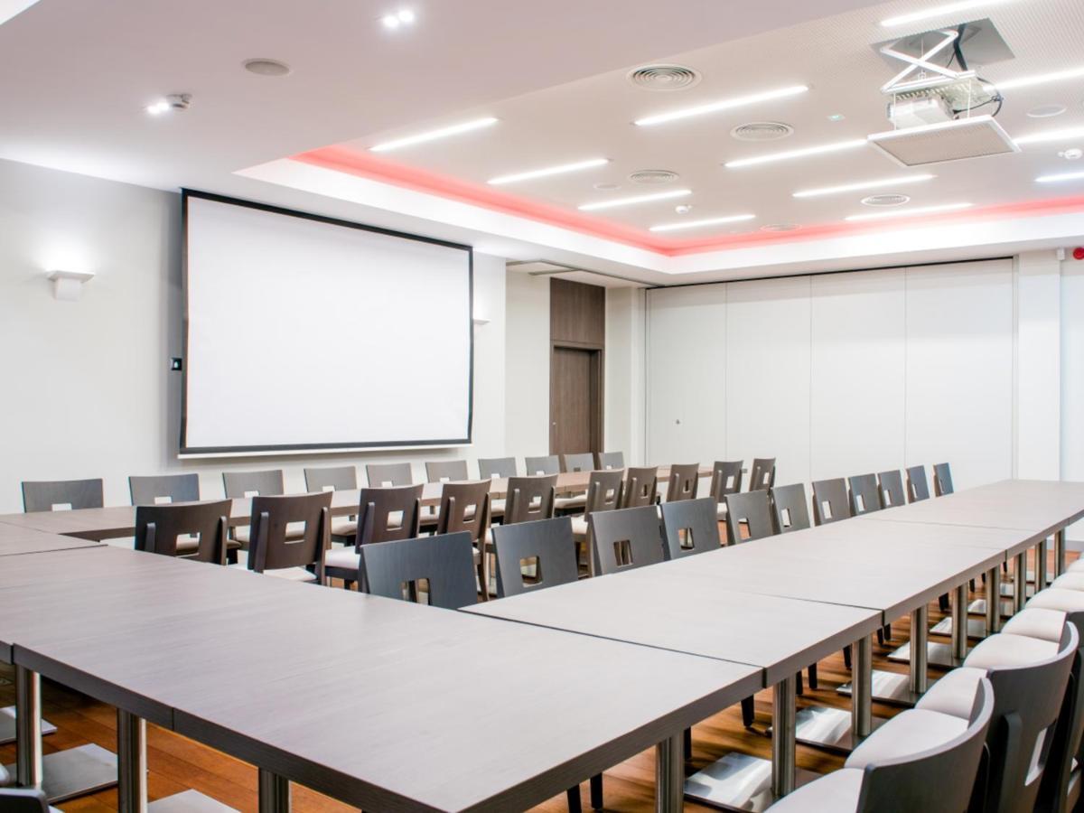 Hotel Kosma Kozmin Ngoại thất bức ảnh