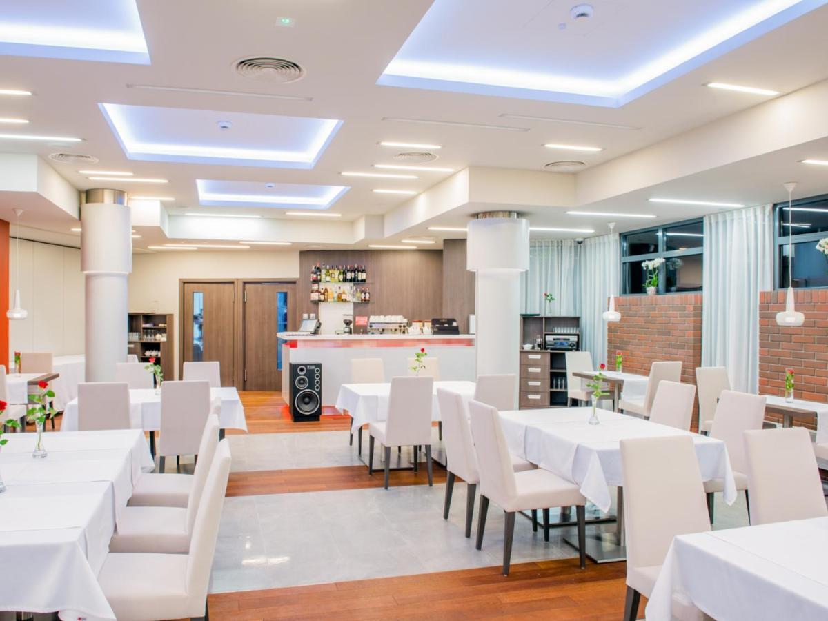 Hotel Kosma Kozmin Ngoại thất bức ảnh