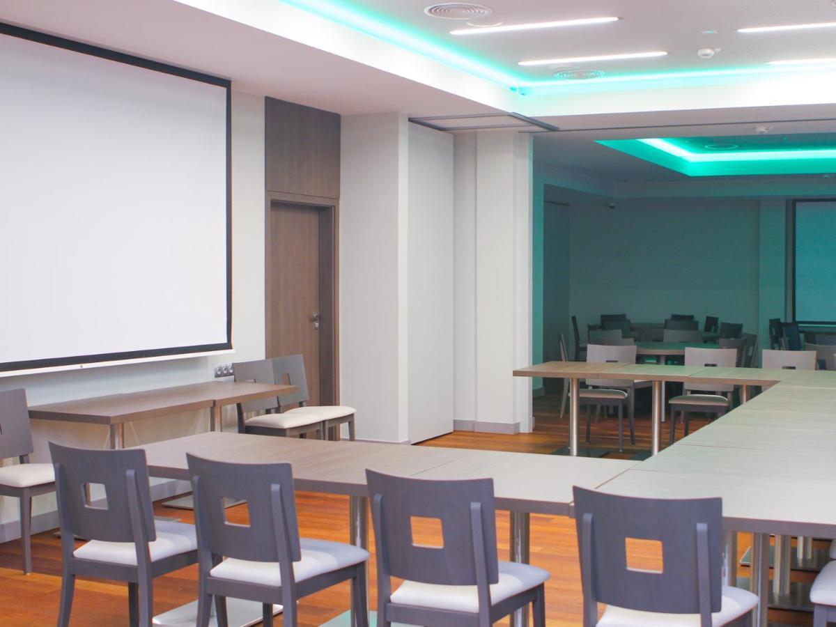Hotel Kosma Kozmin Ngoại thất bức ảnh