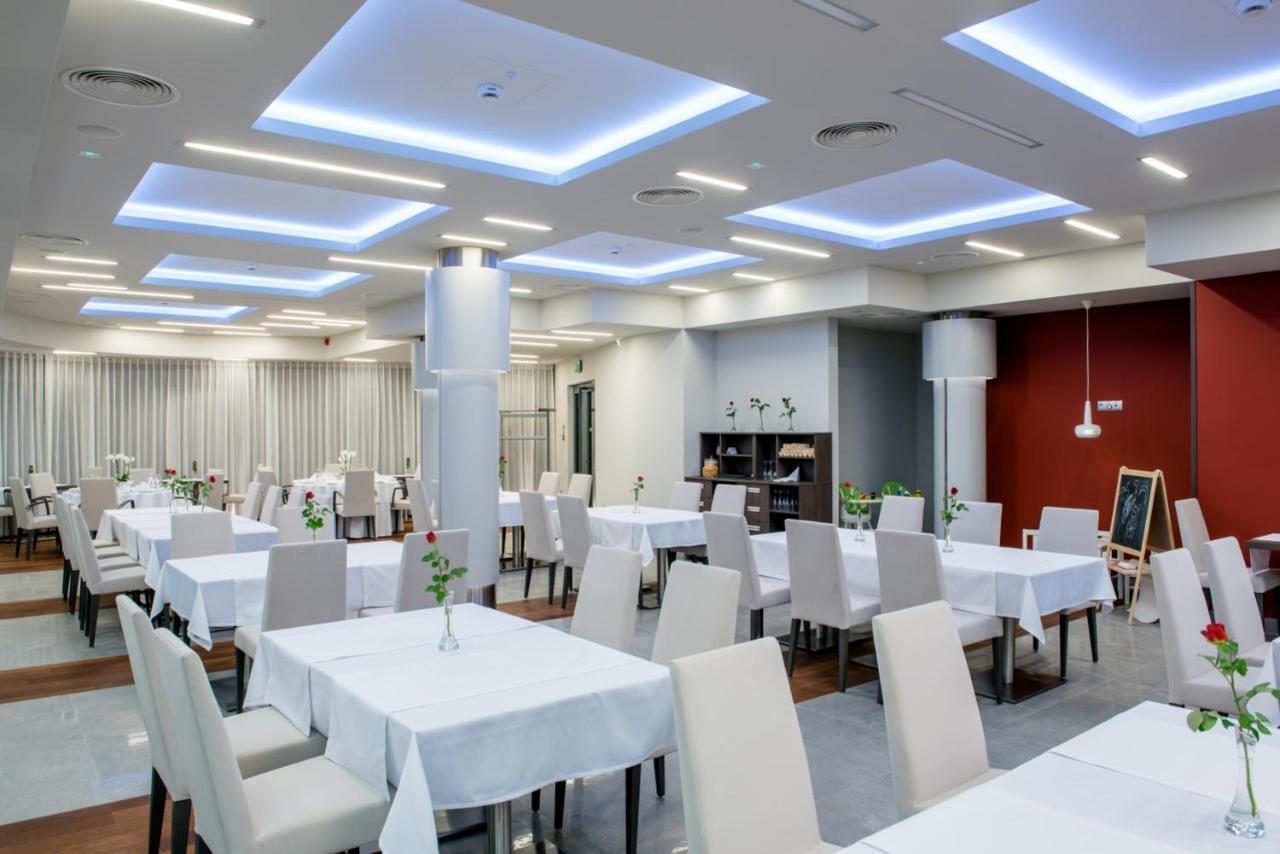 Hotel Kosma Kozmin Ngoại thất bức ảnh