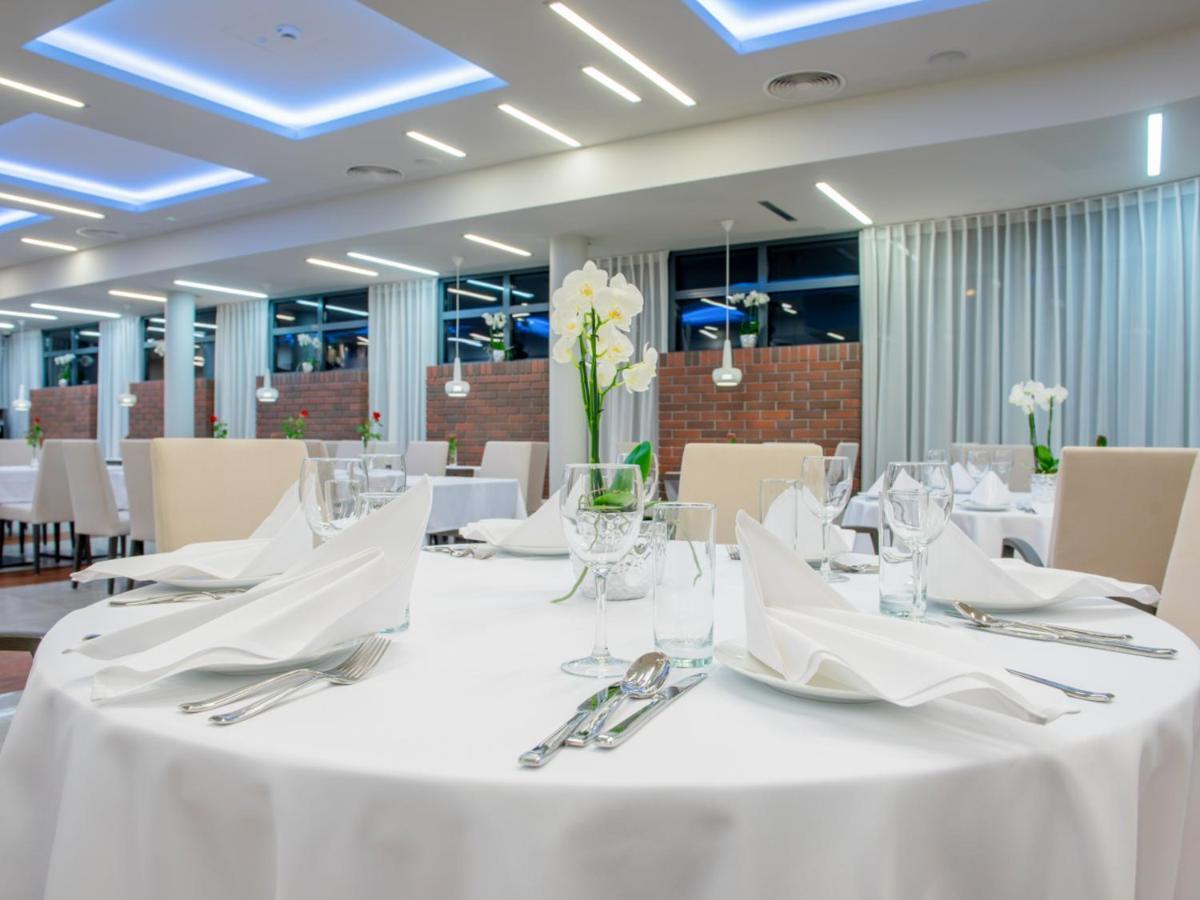 Hotel Kosma Kozmin Ngoại thất bức ảnh