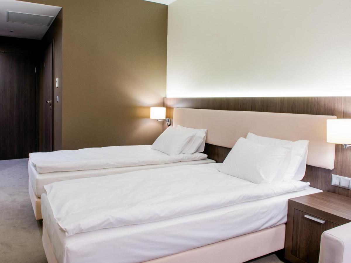 Hotel Kosma Kozmin Ngoại thất bức ảnh